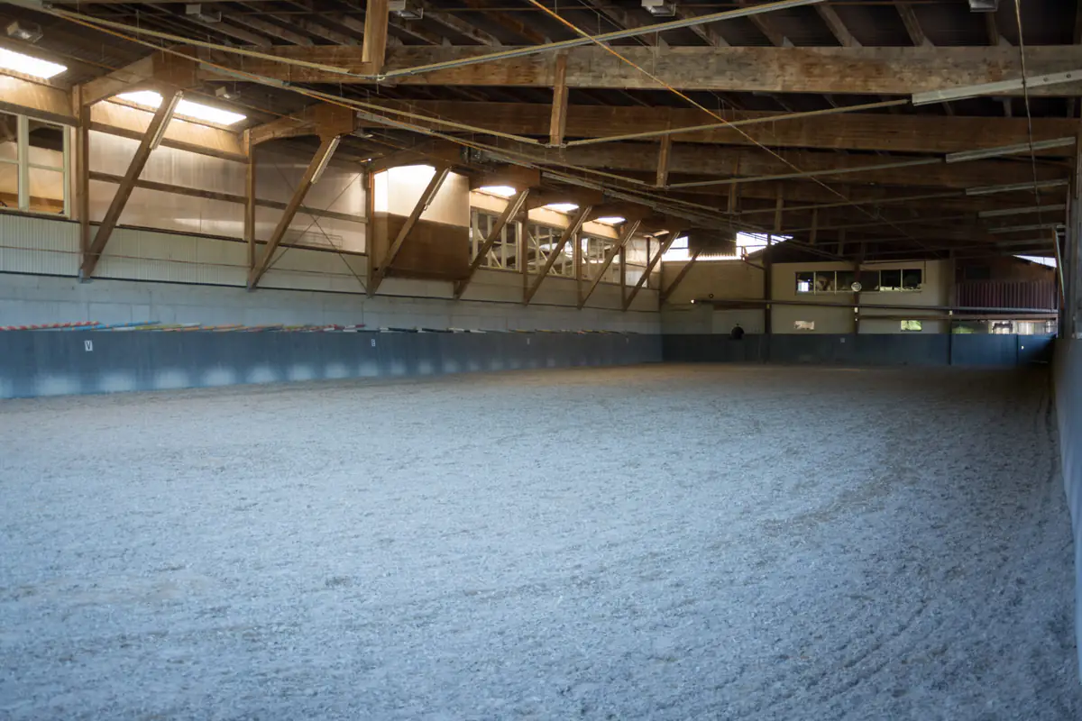 Reithalle der Horsefarm Schweiz.