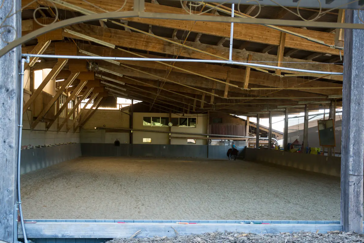 Reithalle der Horsefarm Schweiz in Effingen.